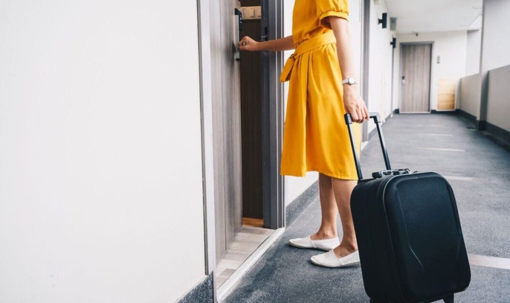 The 90-Second Hotel Check Flight Attendants Never Skip