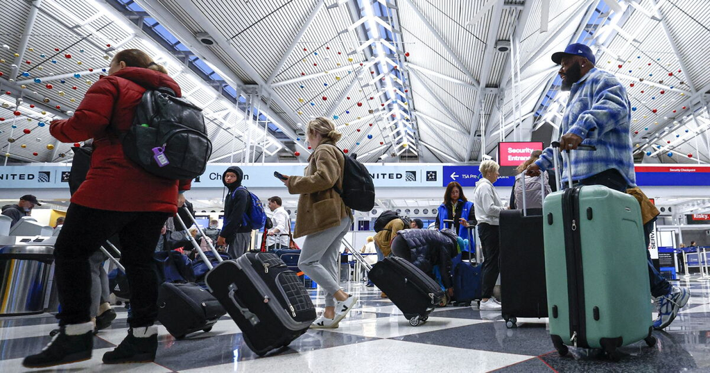 Holiday Flights Are Getting More Expensive—Here’s How to Cut the Cost